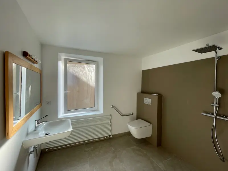 800 evm plomberie installation de salle de bain et sanitaires PMR1